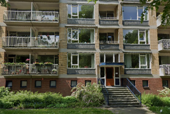 Voorbeelden van treden voor een voordeur van een pand