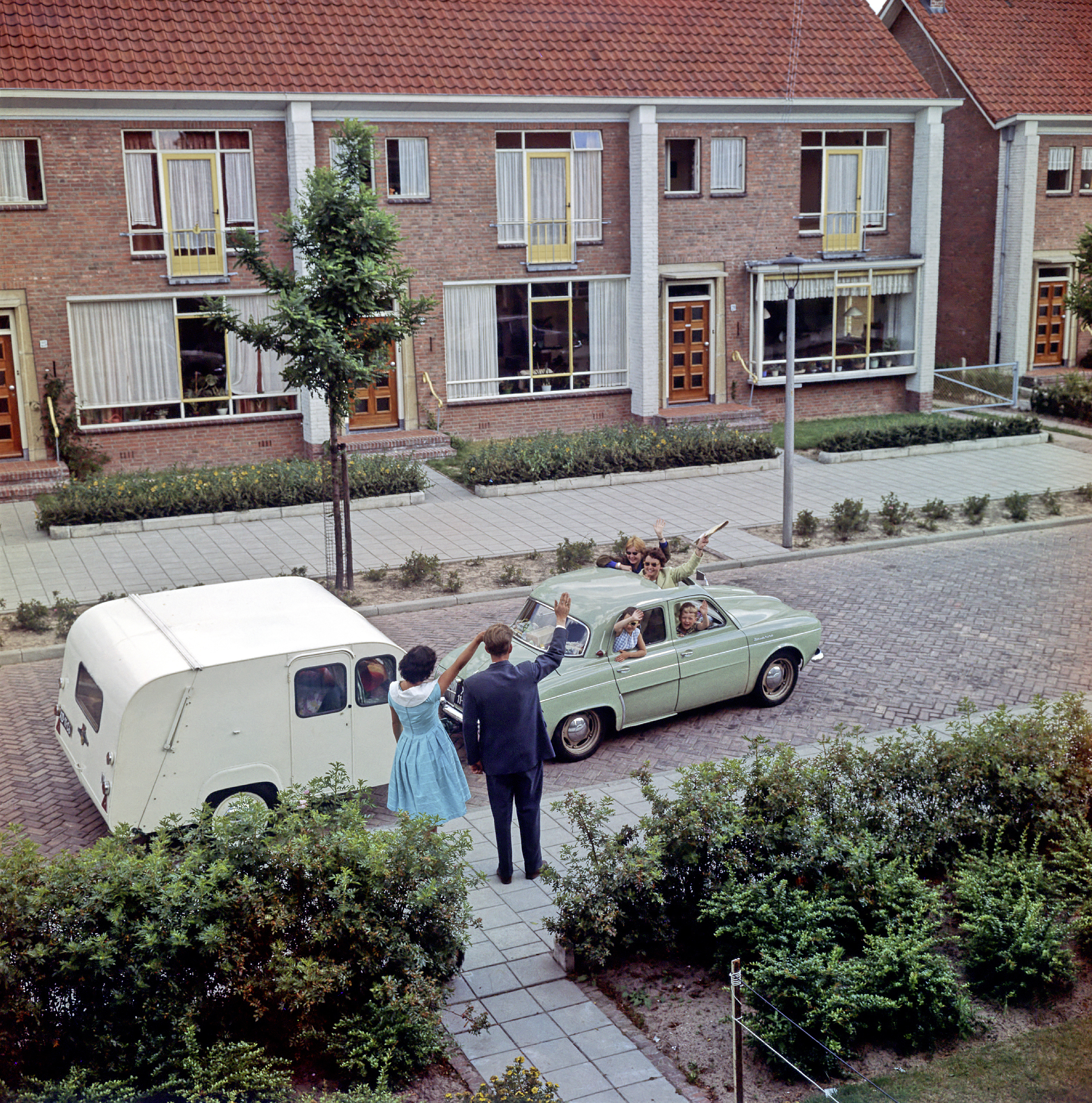 Camper in oude straat