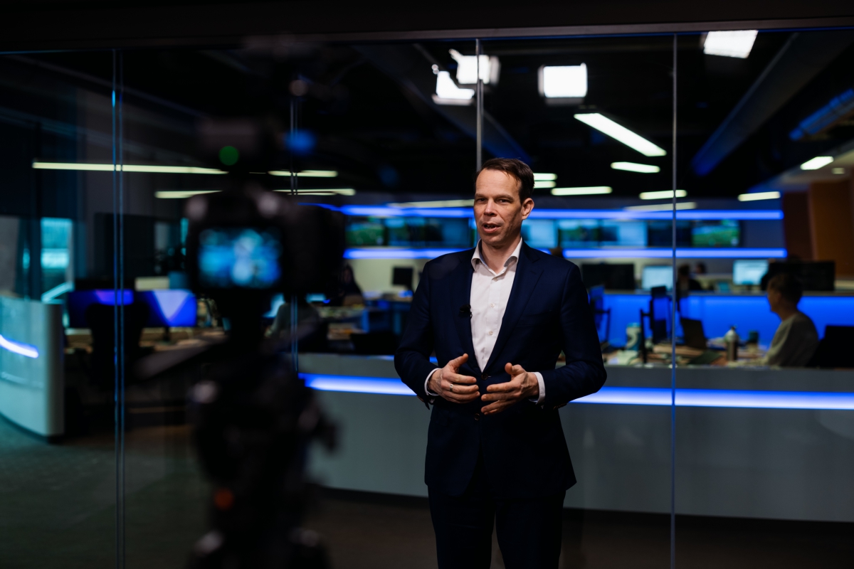 Peter Hein van Mulligen presenting