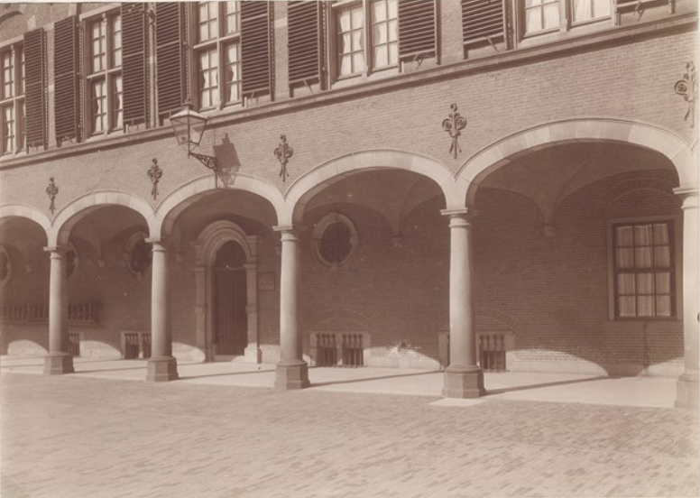 Binnenhof 4, het eerste kantoor van het CBS (1899)